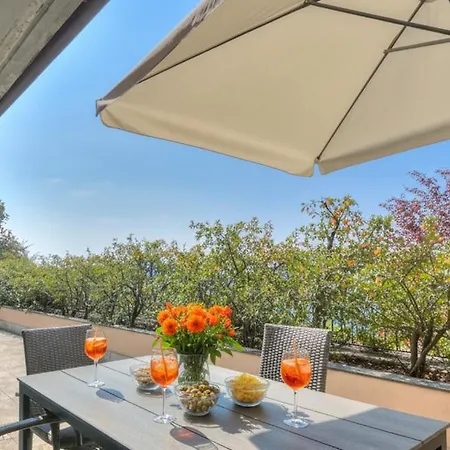 La Buca - - Elegant Apartment, 150 Sq M - Private Covered Parking - Private Terrace - Just 1500 Mt From Downtown Daire Como