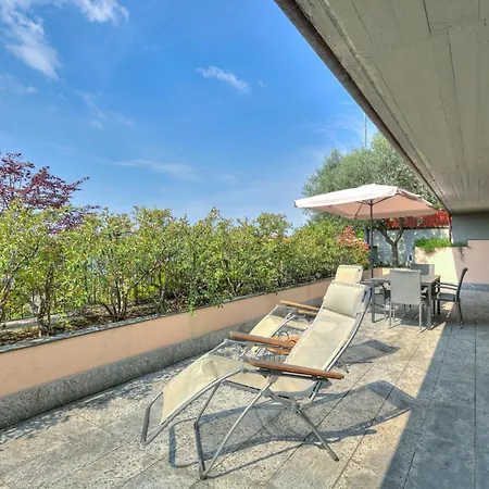 La Buca - - Elegant Apartment, 150 Sq M - Private Covered Parking - Private Terrace - Just 1500 Mt From Downtown