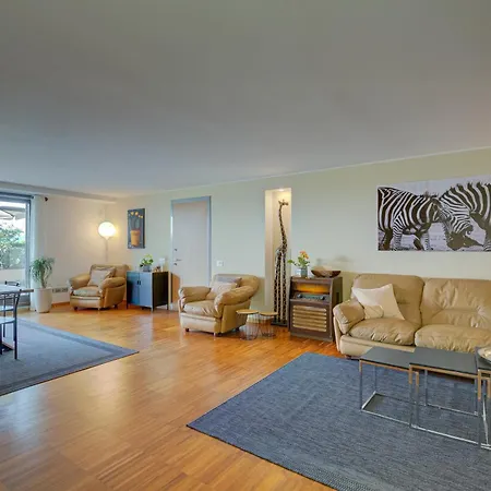 Daire La Buca - - Elegant Apartment, 150 Sq M - Private Covered Parking - Private Terrace - Just 1500 Mt From Downtown Como