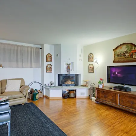 La Buca - - Elegant Apartment, 150 Sq M - Private Covered Parking - Private Terrace - Just 1500 Mt From Downtown Como