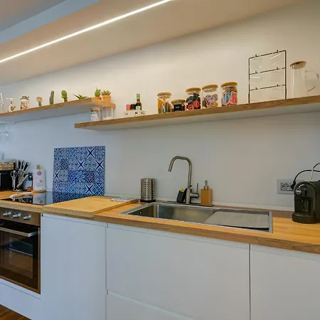 Daire La Buca - - Elegant Apartment, 150 Sq M - Private Covered Parking - Private Terrace - Just 1500 Mt From Downtown Como