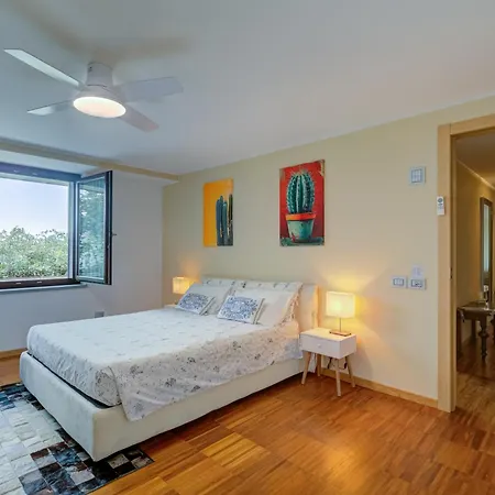 Daire La Buca - - Elegant Apartment, 150 Sq M - Private Covered Parking - Private Terrace - Just 1500 Mt From Downtown *