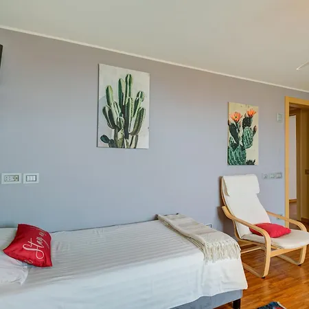 Daire La Buca - - Elegant Apartment, 150 Sq M - Private Covered Parking - Private Terrace - Just 1500 Mt From Downtown *