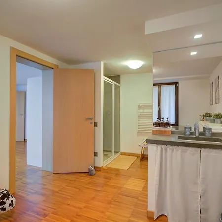 Daire La Buca - - Elegant Apartment, 150 Sq M - Private Covered Parking - Private Terrace - Just 1500 Mt From Downtown