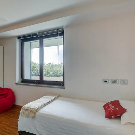 La Buca - - Elegant Apartment, 150 Sq M - Private Covered Parking - Private Terrace - Just 1500 Mt From Downtown Como