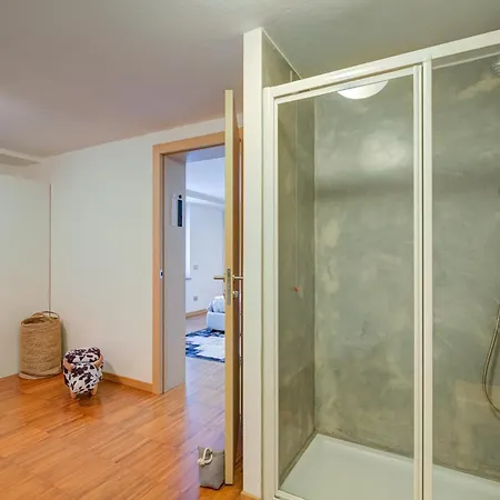 Daire La Buca - - Elegant Apartment, 150 Sq M - Private Covered Parking - Private Terrace - Just 1500 Mt From Downtown